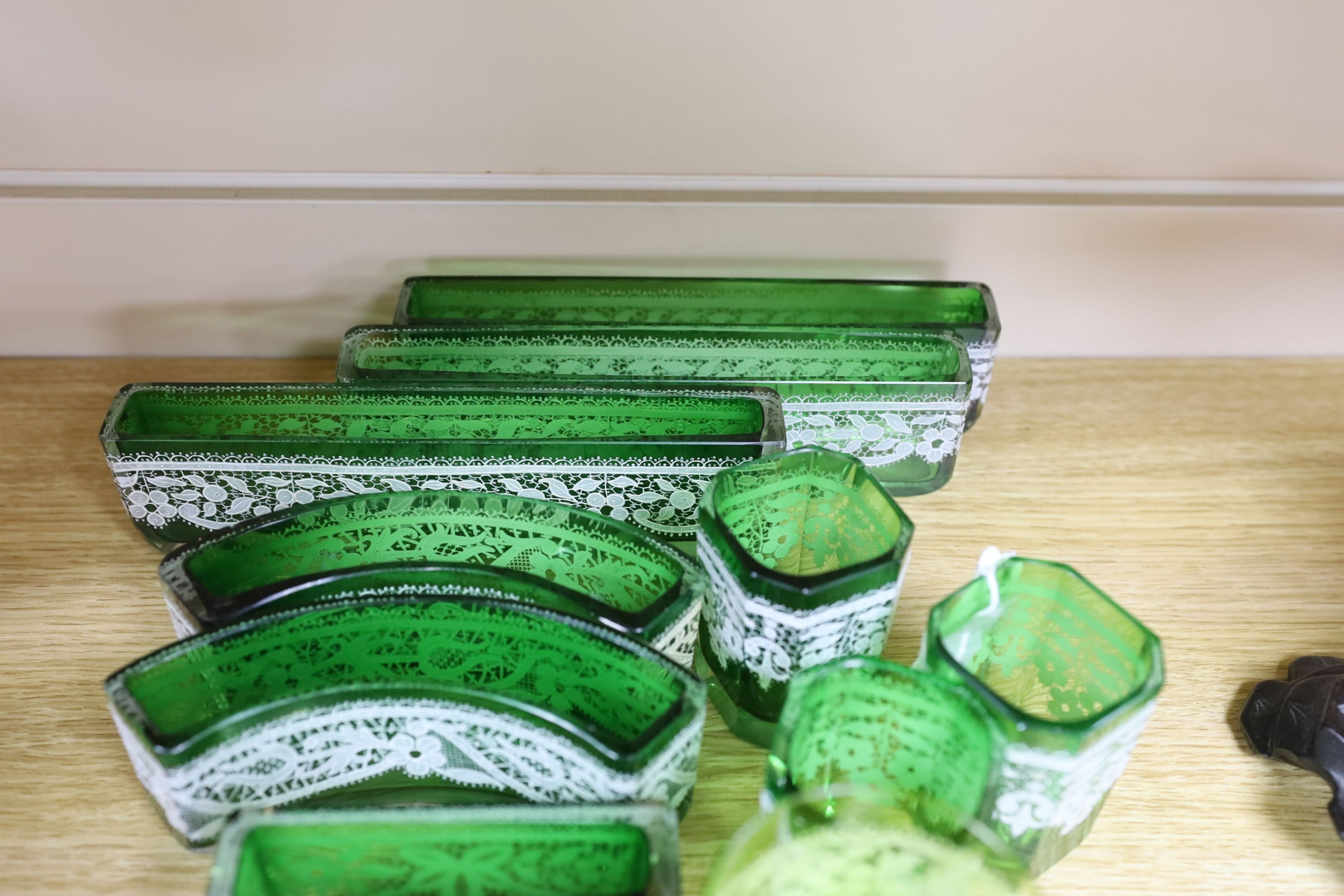 A group of Venetian green enamelled glass lace pattern posy tableware (12)